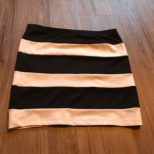 Forever21 Size Medium White and Black Stripe Skirt